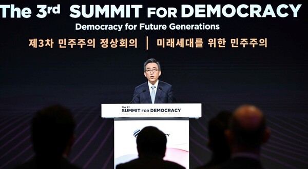 South Korea’s Foreign Minister Cho Tae-yul speaks during a gala dinner at a Seoul hotel in time with the third Summit for Democracy. Photo by Yeo Hong-il/Korea News Plus