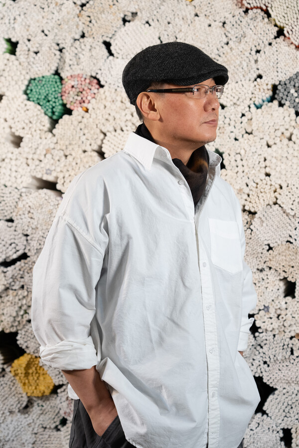 Painter Suh Jeong-min poses at his art studio in Ilsan, north of Seoul. [Photo courtesy of Suh Jeong-min]