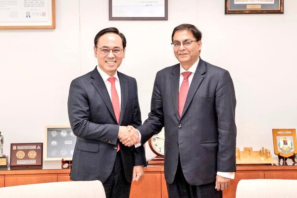 Hyundai Rotem discusses cooperation with Indian ambassador