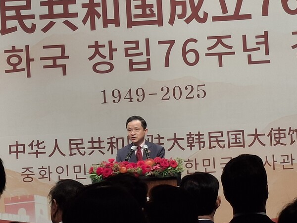 Chinese Amb. Dai Bing speaks during a recent event held in Seoul to commemorate his country's 76th founding anniversary. [Photo by Yeo Hong-il/Korea News Plus]